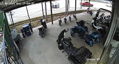 Elektrikli aracın devrildiği anlar kamerada