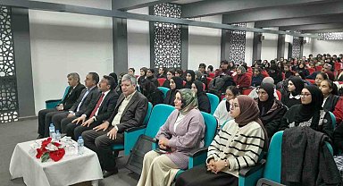 Eleşkirt'te lise öğrencilerine kitap okumanın önemi konulu program düzenledi