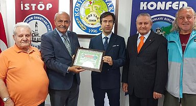 Emekli Başsavcı Şahiner'in kitabı, Yeşilay ve Mehmetçik Vakfı'na bağış oldu