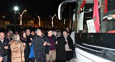 Emet'te 78 kişilik umre kafilesi dualarla uğurlandı