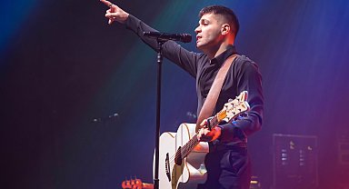 Emir Can İğrek'ten İstanbul'da unutulmaz performans