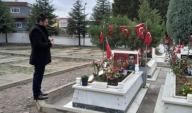 EMŞAV İl Başkanı, şehit aileleriyle birlikte şehitlikleri ziyaret etti