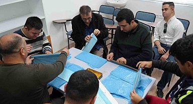 Engelli çocuklar galoş üreterek hayata tutunuyor