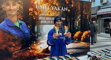 Engelli yazar, sokakta biriktirdiği hâtıraları dizelere döktü