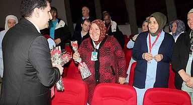 Engelliler Gününde karanfilli kutlama