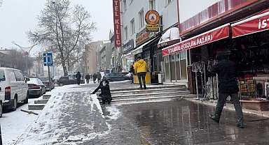 Erzincan'da kar ve buzlanma düşmeye bağlı kırık vakalarını artırdı