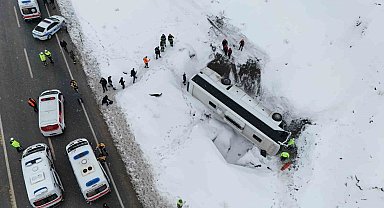 Erzincan'da otobüs şarampole uçtu: 21 yaralı