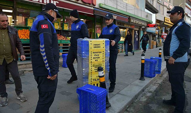 Esenyurt Belediyesi zabıta ekiplerinden kaldırım işgallerine karşı sıkı denetim