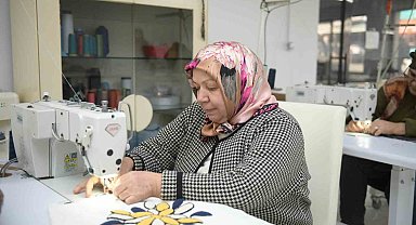 Esenyurt'ta kadınlar el sanatlarının inceliklerini öğreniyor