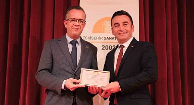 Eskişehir Sanat Derneği'nden Başkan Dökmeci'ye ödül