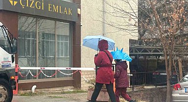 Eskişehir'de sağanak yağış etkili oldu