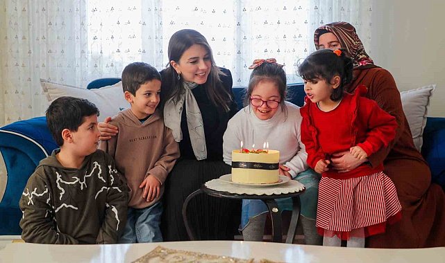 Esra Masatlı, down sendromlu Fatma'nın doğum günü mutluluğuna ortak oldu