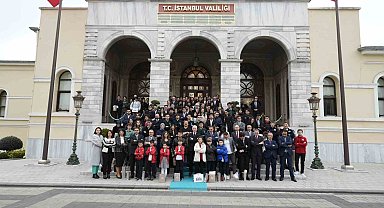 EVA TINY'e İstanbul Valisi Gül'den ödül