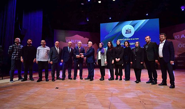 Fatih Belediyesi'nin Kara Surları Millet Bahçesi Projesi'ne 'Altın Karınca Ödülü'