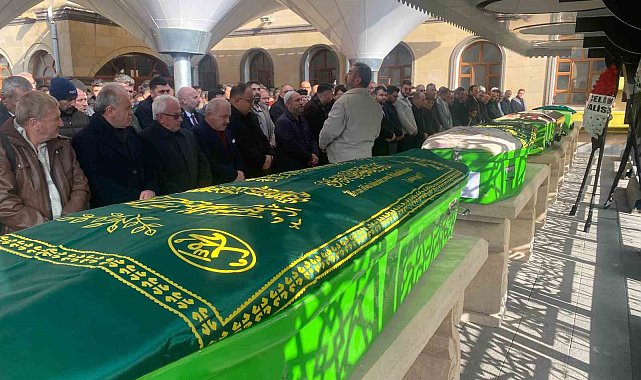 Feci kazada hayatını kaybeden 4 kişiye veda: Tabutları yan yana sıralandı