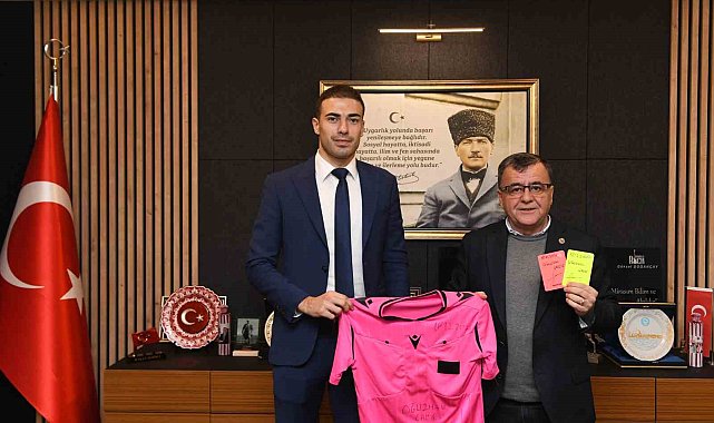 FIFA hakemi Oğuzhan Çakır, Başkan Şehirli ile mutluluğunu paylaştı