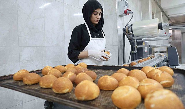 Fırın gibi okul: Günlük 4 bin ekmek üretiliyor, yılda 2 milyon lira kazanıyor
