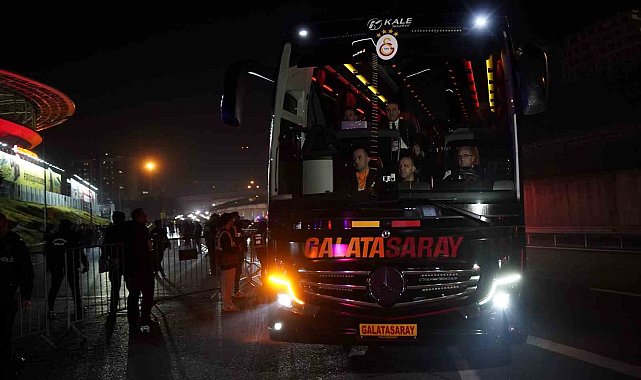 Galatasaray, Trabzonspor maçı için stada ulaştı