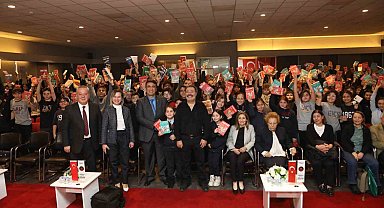 Gaziantep Kolej Vakfı Ahmet Ümit'i ağırladı