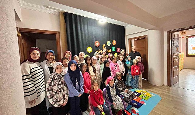 Gediz'de genç gönüller çocuk gönüllerle buluşuyor