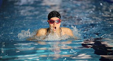 Gençler yüzme il birinciliği müsabakaları Taşova'da yapıldı