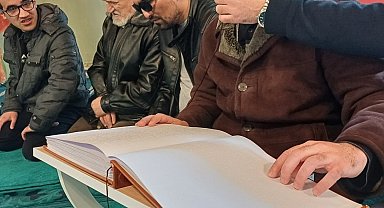 Görme engelliler Braille alfabesiyle Kur'an okudu, işitme engelliler işaret diliyle hadis sundu