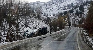 Gümüşhane'de LPG yüklü tankerin tırla çarpıştığı kaza acuz atlatıldı