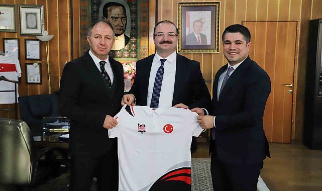 Hacımüftüoğlu'na teşekkür ziyareti