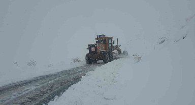Hakkari'de 51 yerleşim yerinin yolu yeniden ulaşıma açıldı