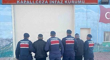 Hapis cezasıyla aranan 2 şahsı jandarma yakaladı