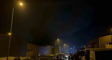 Hatay'da mobilya fabrikası alevlere teslim oldu