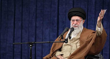 İran Dini Lideri Hamaney: "İsrail, Suriye üzerinden Hizbullah'ı yok edeceğini zannediyor"