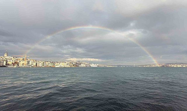 İstanbul Boğazı'nda beliren gökkuşağı mest etti