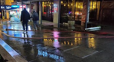 İstanbul'da sağanak yağış etkili oldu, su baskınları meydana geldi