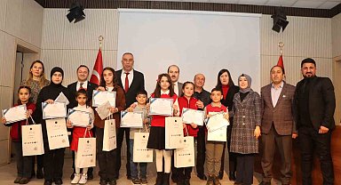 İstiklal Marşı'nı en iyi okumak için yarıştılar