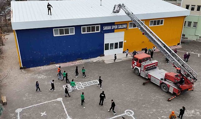 İtfaiye bu kez çocukların mutluluğu için seferber oldu, yüzleri güldürdü