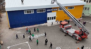 İtfaiye bu kez çocukların mutluluğu için seferber oldu, yüzleri güldürdü