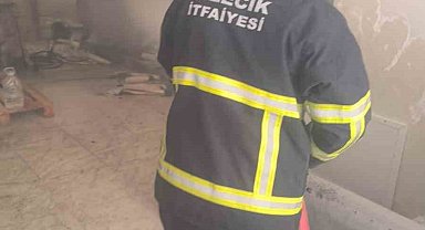 İtfaiye merdiveni yetişmeyince canla başla ellerindeki hortumla 14 kat koştular