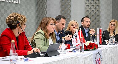 İzmir Bornova'da kadın haklarına duyarlı panel