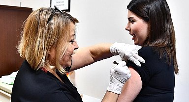 İzmir Büyükşehir Belediyesi HPV aşısı uygulamasını başlattı