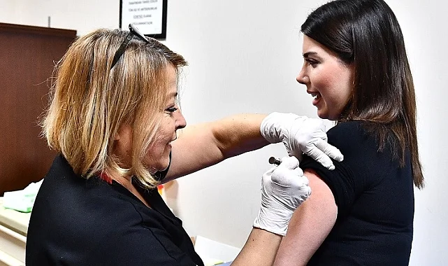 İzmir Büyükşehir Belediyesi HPV aşısı uygulamasını başlattı