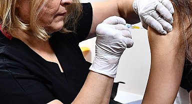 İzmir Büyükşehir HPV aşısı uygulamasını başlattı... Kadınlar ilk dozları yaptırdı