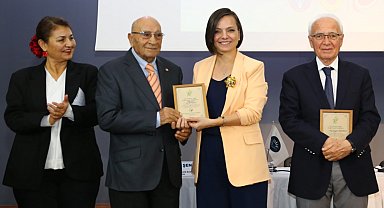 İzmir Karabağlar'da 'Eğitimin dünü bugünü' konuşuldu