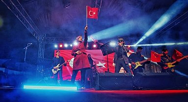 İzmir Karabağlar'da Yılbaşı Panayırı'na büyük ilgi