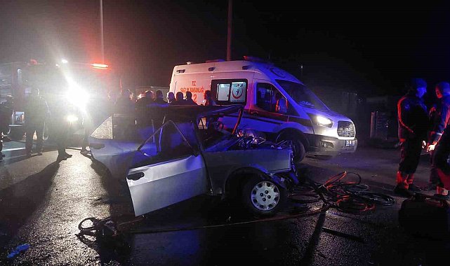 İzmir'de 2 otomobil çarpıştı: 1 ölü