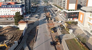 İzmir'de Eski Havaalanı Caddesi yenileniyor