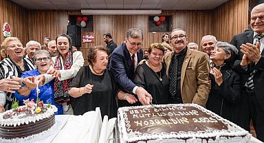 İzmir'de huzurevinde yeni yıla merhaba buluşması