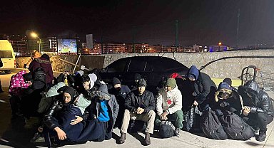 Jandarma ekipleri Kuşadası'nda 30 düzensiz göçmen yakalandı