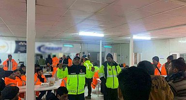 Jandarma trafik ekipleri kamyon sürücülerini bilgilendirdi