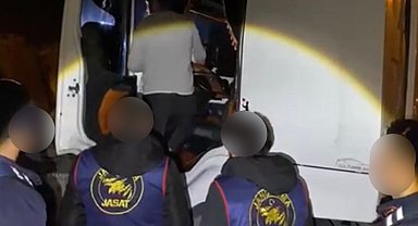 JASAT firari hükümlüyü saklandığı tırda yakaladı